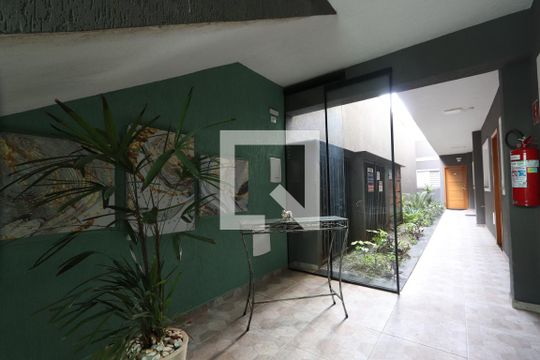 Hall de entrada de apartamento à venda com 2 quartos, 60m² em Parque Sevilha, São Paulo