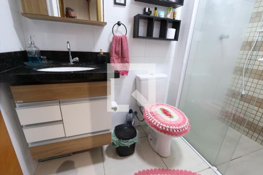 Banheiro de apartamento à venda com 2 quartos, 60m² em Parque Sevilha, São Paulo