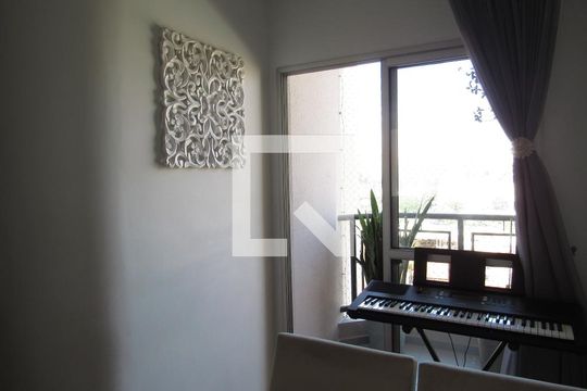 Sala de apartamento para alugar com 3 quartos, 80m² em Vila Osasco, Osasco