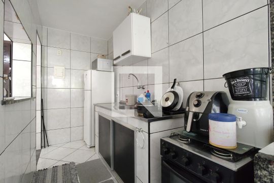 Cozinha de apartamento para alugar com 1 quarto, 70m² em Taquara, Rio de Janeiro