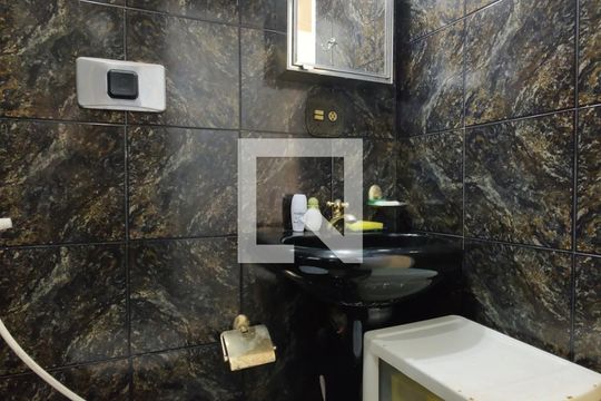 Banheiro de apartamento para alugar com 1 quarto, 70m² em Taquara, Rio de Janeiro