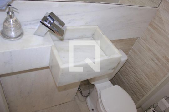 Lavabo da área de serviço de apartamento à venda com 3 quartos, 198m² em Jardim Santa Mena, Guarulhos
