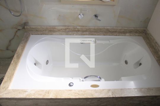 Banheiro do closet de apartamento à venda com 3 quartos, 198m² em Jardim Santa Mena, Guarulhos