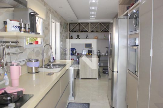 Cozinha de apartamento à venda com 3 quartos, 198m² em Jardim Santa Mena, Guarulhos