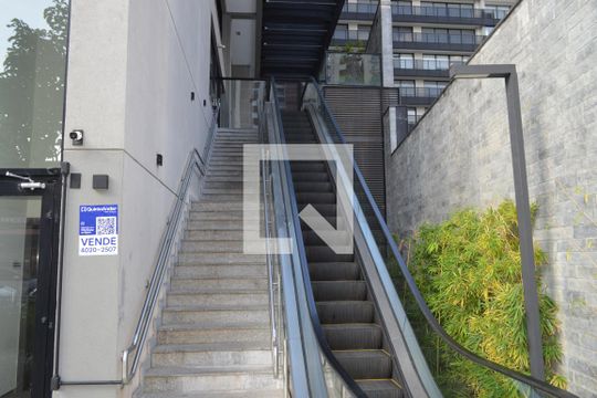 Fachada + Plaquinha de apartamento à venda com 1 quarto, 46m² em Vila Mariana, São Paulo