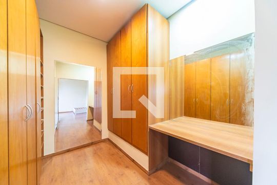 Closet de apartamento para alugar com 1 quarto, 47m² em Parque das Nações, Santo André