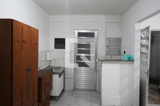 Cozinha de casa para alugar com 1 quarto, 30m² em Vila Invernada, São Paulo