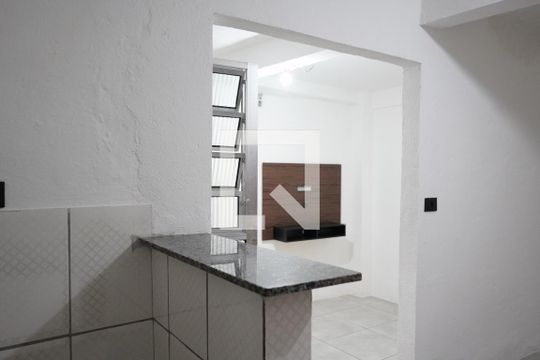 Cozinha de casa para alugar com 1 quarto, 30m² em Vila Invernada, São Paulo