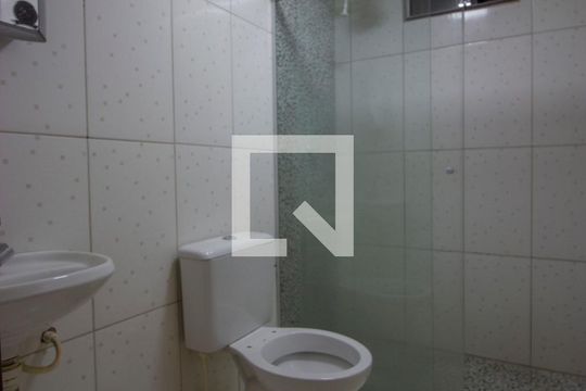 Banheiro de apartamento para alugar com 1 quarto, 30m² em Colônia Agrícola Samambaia, Brasília