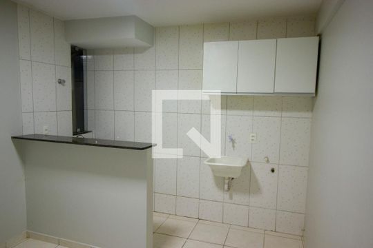 Cozinha de apartamento para alugar com 1 quarto, 30m² em Colônia Agrícola Samambaia, Brasília