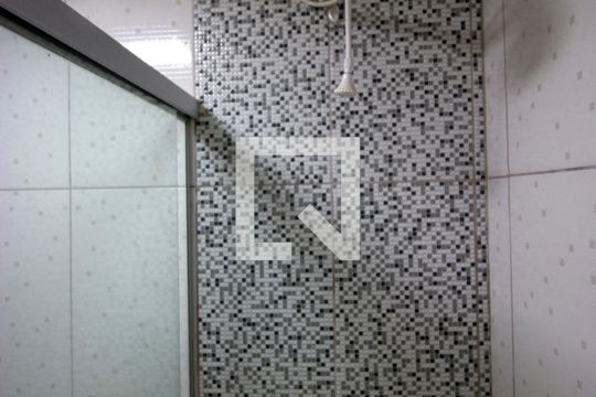 Banheiro de apartamento para alugar com 1 quarto, 30m² em Colônia Agrícola Samambaia, Brasília