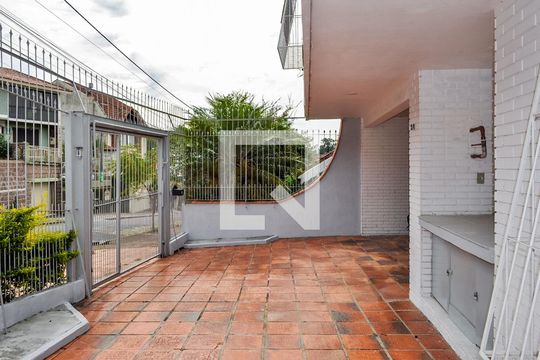 Área comum de casa para alugar com 4 quartos, 249m² em Teresópolis, Porto Alegre