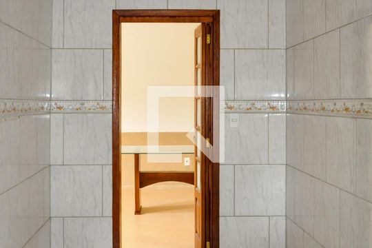 Cozinha de casa para alugar com 4 quartos, 249m² em Teresópolis, Porto Alegre
