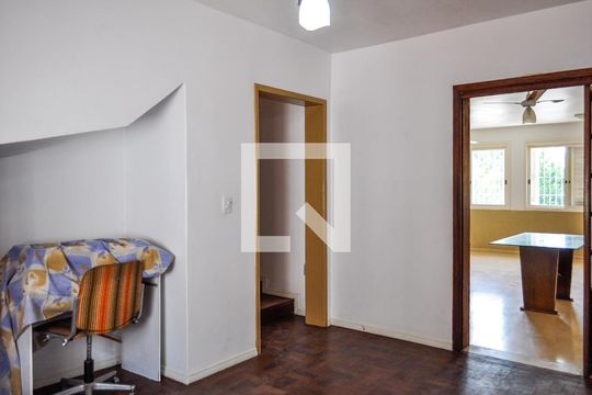Sala de casa para alugar com 4 quartos, 249m² em Teresópolis, Porto Alegre