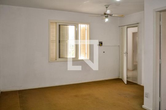 Suíte 2 de casa para alugar com 4 quartos, 249m² em Teresópolis, Porto Alegre
