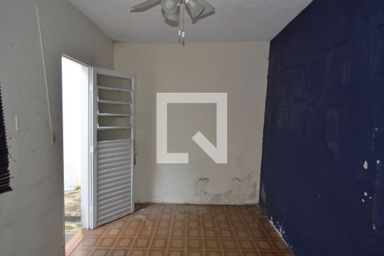 Quarto Fundos de casa para alugar com 4 quartos, 300m² em Cursino, São Paulo