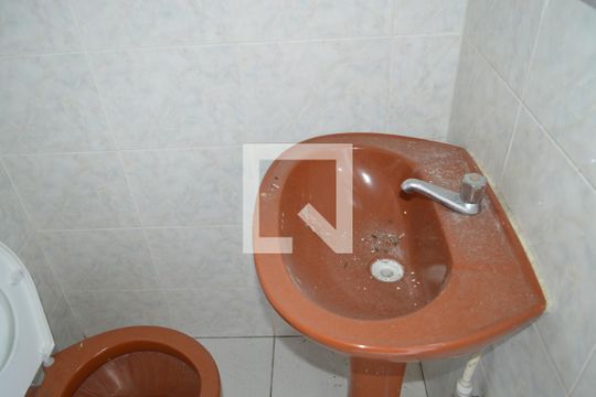 Banheiro de serviço de casa para alugar com 4 quartos, 300m² em Cursino, São Paulo