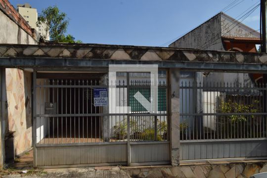 Fachada + Plaquinha de casa para alugar com 4 quartos, 300m² em Cursino, São Paulo