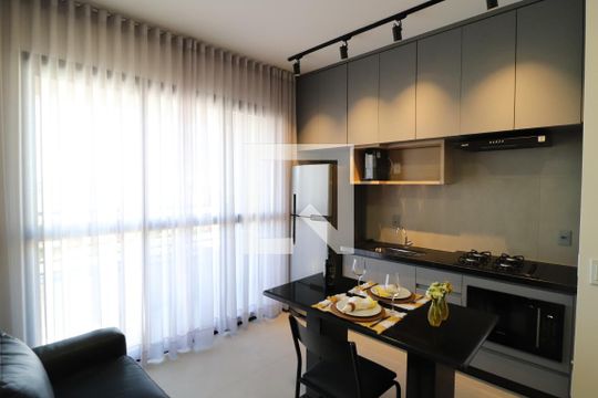 Sala/Cozinha de apartamento para alugar com 1 quarto, 40m² em Saraiva, Uberlândia