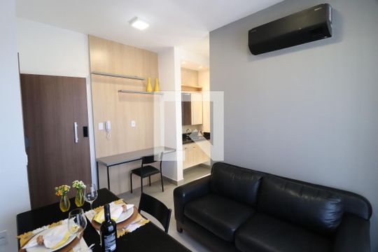 Sala/Cozinha de apartamento para alugar com 1 quarto, 40m² em Saraiva, Uberlândia