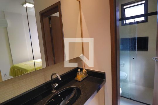 Banheiro de apartamento para alugar com 1 quarto, 40m² em Saraiva, Uberlândia