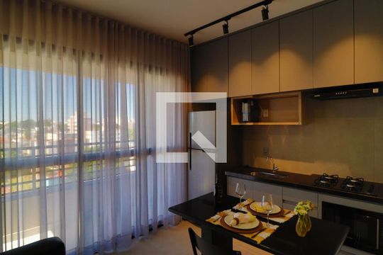Sala/Cozinha de apartamento para alugar com 1 quarto, 40m² em Saraiva, Uberlândia