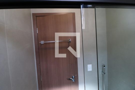 Banheiro de apartamento para alugar com 1 quarto, 40m² em Saraiva, Uberlândia