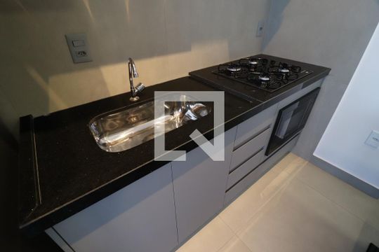 Sala/Cozinha de apartamento para alugar com 1 quarto, 40m² em Saraiva, Uberlândia
