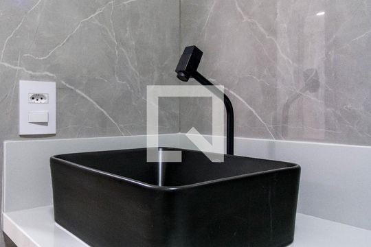 Banheiro de apartamento para alugar com 2 quartos, 36m² em Vila Andrade, São Paulo