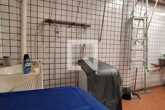 Área de Serviço de casa à venda com 3 quartos, 110m² em Vila Alzira, Santo André