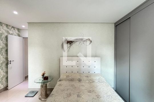 Suite de apartamento à venda com 2 quartos, 140m² em Vila Valparaíso, Santo André