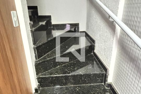 Escada de apartamento à venda com 2 quartos, 140m² em Vila Valparaíso, Santo André