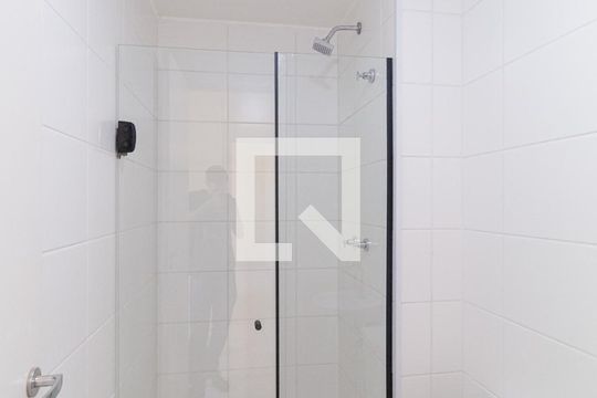 Banheiro de apartamento para alugar com 2 quartos, 42m² em Vila da Oportunidade, Carapicuíba
