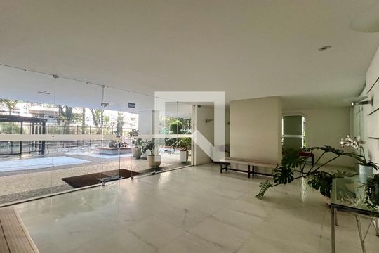 Hall de entrada de apartamento à venda com 3 quartos, 130m² em Jardins, São Paulo
