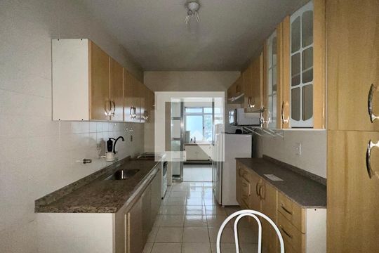 Cozinha de apartamento para alugar com 3 quartos, 130m² em Jardins, São Paulo