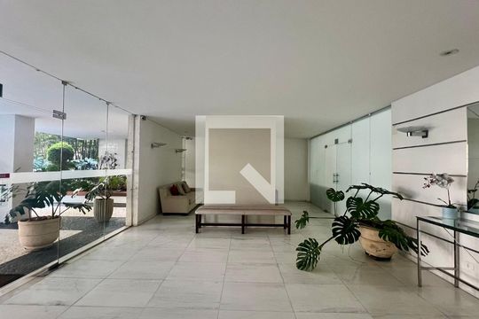 Hall de entrada de apartamento à venda com 3 quartos, 130m² em Jardins, São Paulo