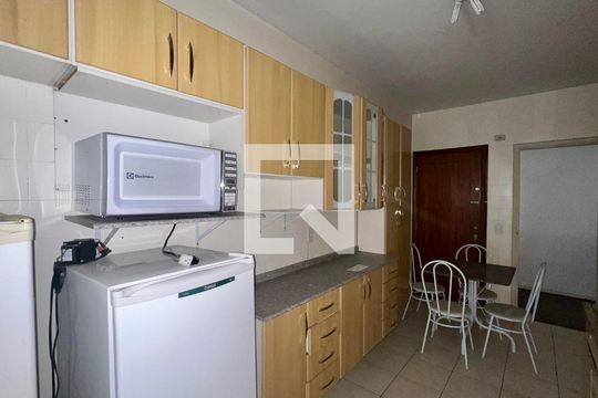 Cozinha de apartamento para alugar com 3 quartos, 130m² em Jardins, São Paulo