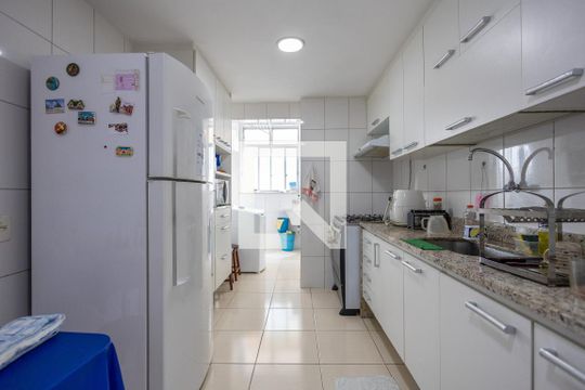 Cozinha de apartamento para alugar com 3 quartos, 122m² em Grajaú, Rio de Janeiro