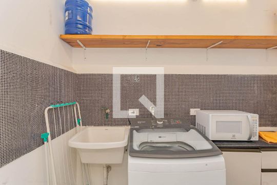 Área de Serviço de apartamento para alugar com 2 quartos, 59m² em Vila Brasílio Machado, São Paulo