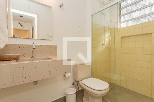 Banheiro de apartamento para alugar com 2 quartos, 59m² em Vila Brasílio Machado, São Paulo