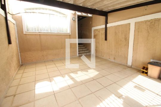 Garagem de casa à venda com 3 quartos, 180m² em Vila Yara, Osasco