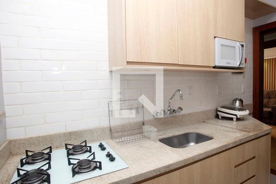 Cozinha + Área de Serviço de apartamento para alugar com 1 quarto, 51m² em Moinhos de Vento, Porto Alegre