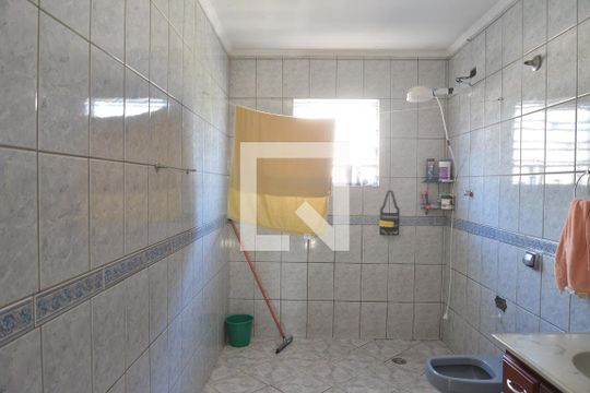 Banheiro Social de casa à venda com 3 quartos, 275m² em Vila Valparaíso, Santo André