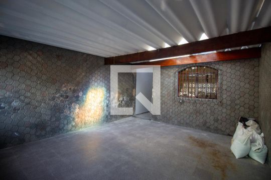 Garagem de casa para alugar com 4 quartos, 150m² em Itaim Paulista, São Paulo