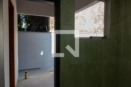 Banheiro de Serviço de casa para alugar com 4 quartos, 150m² em Itaim Paulista, São Paulo