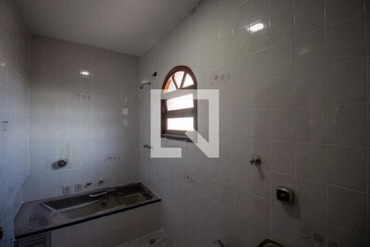 Banheiro de casa para alugar com 4 quartos, 150m² em Itaim Paulista, São Paulo