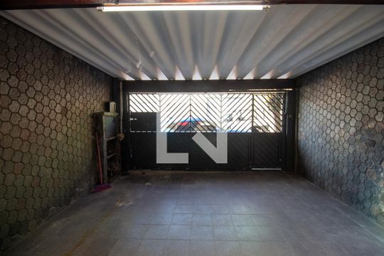 Garagem de casa para alugar com 4 quartos, 150m² em Itaim Paulista, São Paulo