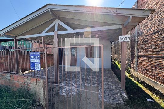plaquinha fachada de casa para alugar com 2 quartos, 100m² em São Miguel, São Leopoldo
