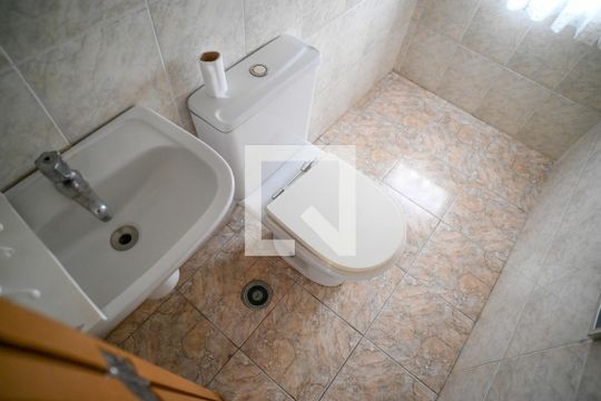Lavabo de casa para alugar com 4 quartos, 220m² em Vila das Merces, São Paulo