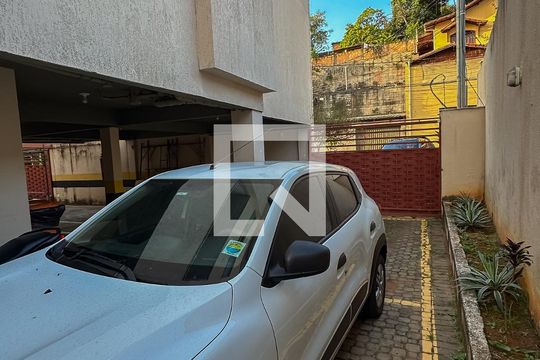 Garagem de apartamento à venda com 2 quartos, 68m² em Vila Amaral, Belo Horizonte
